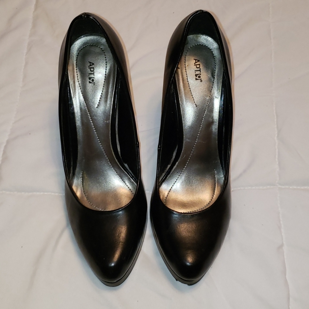 Platform closed toe heals